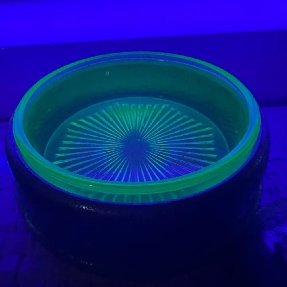 ANTIQUE VASELINE URANIUM GLASS powder puff bowl inside a tin lidded container - Picture 4 of 16
